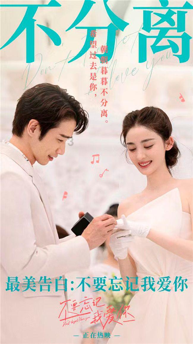 沙滩游玩的女孩们