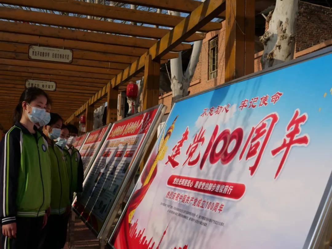 小红帽的冒险之旅