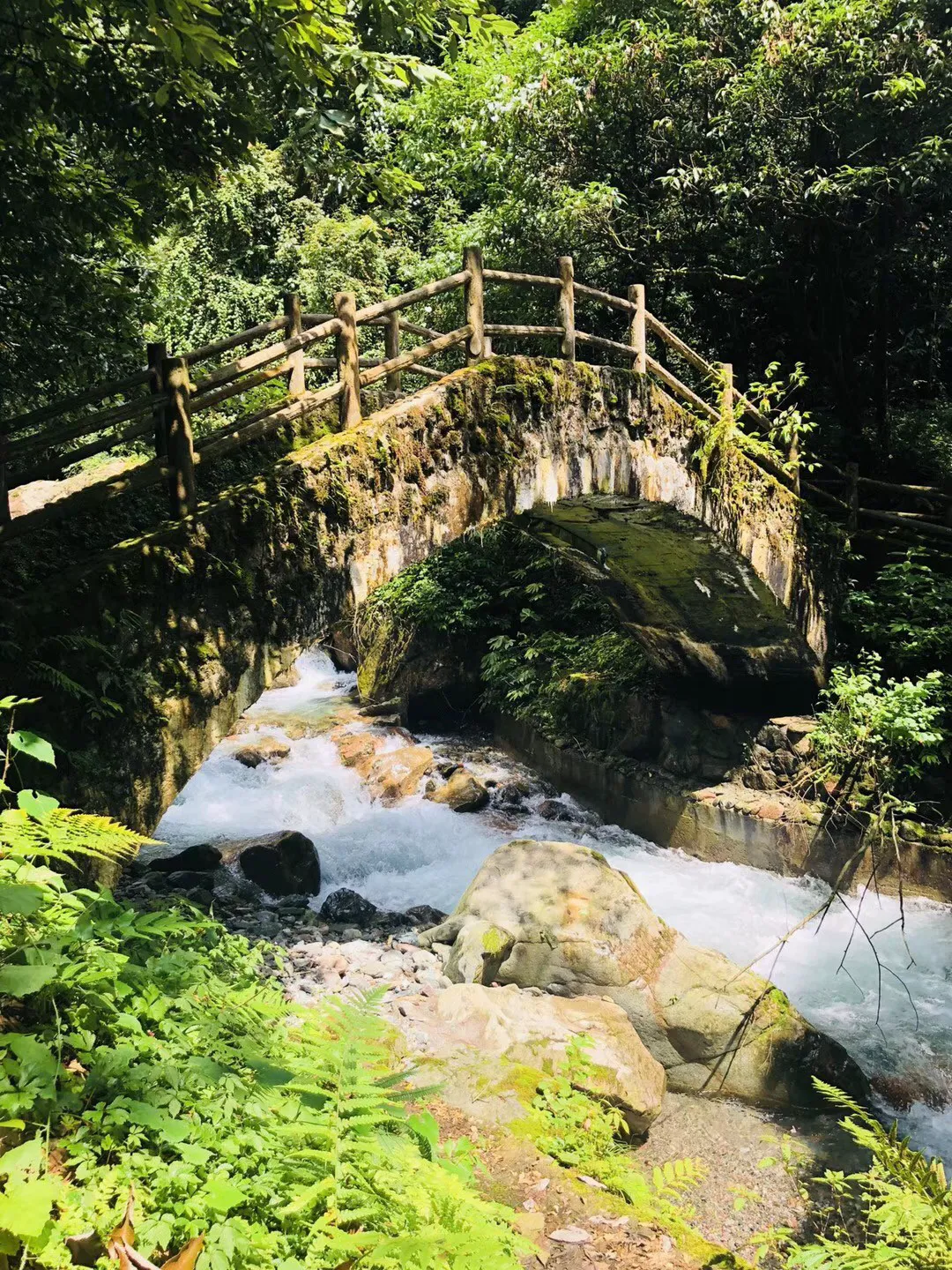 旋转螺旋塔